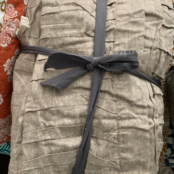 Voltos King Duvet Cover Set ( duvet and 2 king shams) . New condition,but washed - Picture 1 of 4